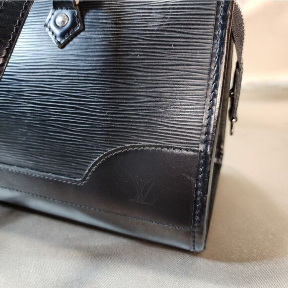 Authentic Louis Vuitton Epi Madeleine PM Bag w/ Dust Bag - Picture 6 of 17